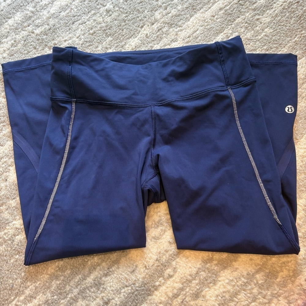 Lululemon Navy Cropped Leggings – High-Rise, Sweat-Wicking Comfort 19” inseam
